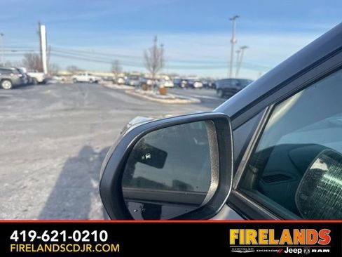 Used 2025 GMC Terrain Elevation image 20