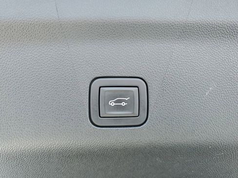 Used 2024 GMC Yukon SLT image 10