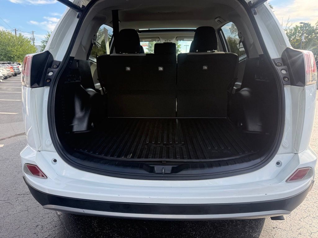 Certified 2018 Toyota RAV4 XLE AWD/4WD image 17