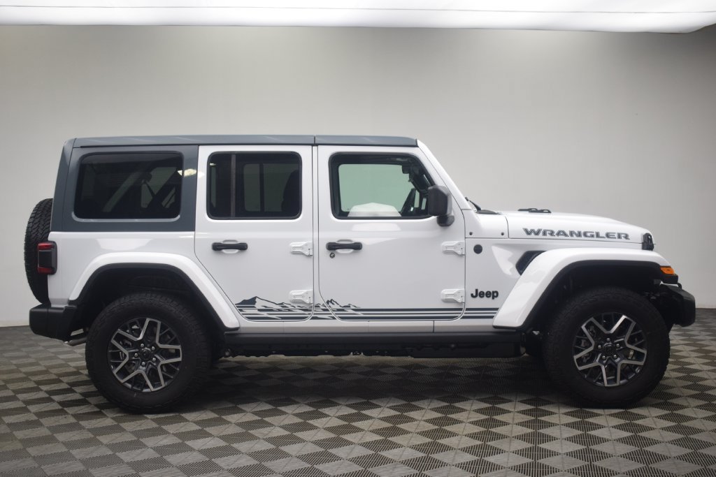 New 2026 Jeep Wrangler Unlimited Sahara w/ Rockslide Package AWD/4WD image 4
