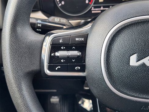 Used 2022 Kia Sorento LX image 25