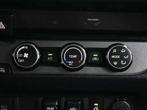 Used 2020 Toyota Tacoma TRD Off-Road AWD/4WD image 20