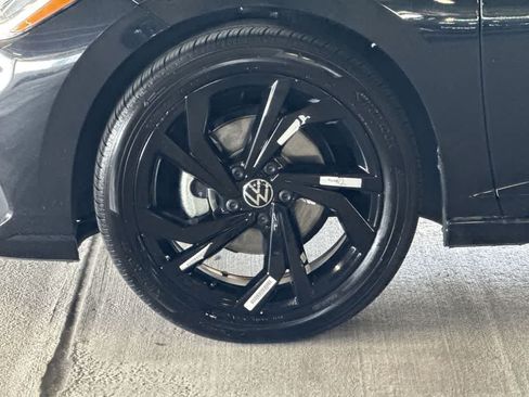 Used 2025 Volkswagen Jetta SE FWD image 11