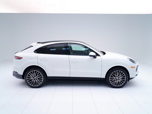 Used 2023 Porsche Cayenne Platinum Edition image 8