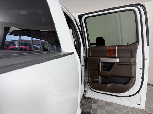 Used 2017 Ford F250 King Ranch w/ King Ranch Ultimate Package AWD/4WD image 29