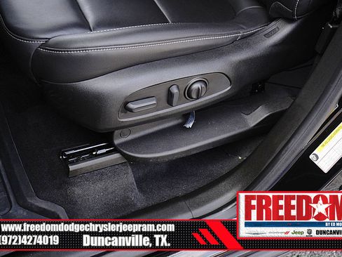 Used 2023 Chevrolet Traverse LT w/ LPO, Floor Liner Package AWD/4WD image 37