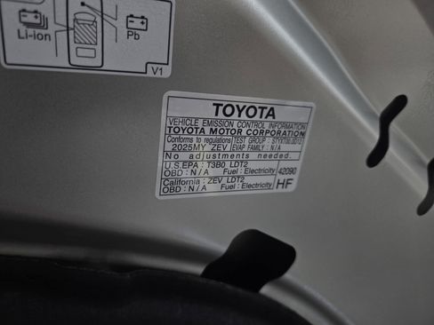 Certified 2025 Toyota bZ4X AWD image 27