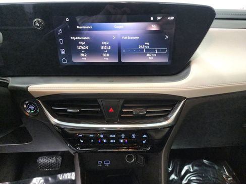 Used 2024 Buick Encore GX Avenir w/ Avenir Convenience Package image 18