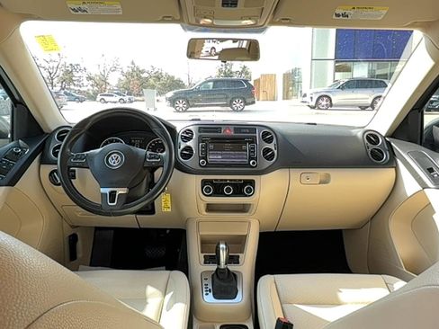 Used 2011 Volkswagen Tiguan SE FWD image 14