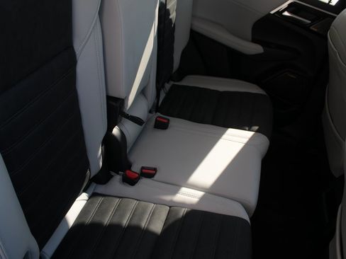 New 2025 Mitsubishi Outlander SE image 9