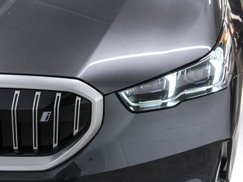 New 2026 BMW i5 eDrive40 w/ Premium Package image 10