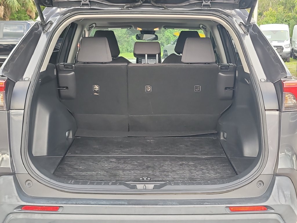 Used 2019 Toyota RAV4 XLE FWD image 8
