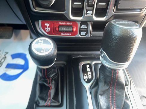 Certified 2023 Jeep Gladiator Rubicon w/ Cold Weather Group image 18