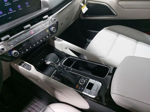 New 2025 Kia Telluride S image 28
