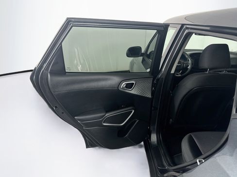 Used 2025 Kia Soul LX w/ LX Technology Package FWD image 26