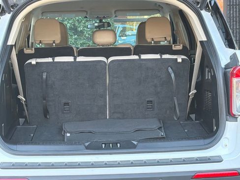 Used 2024 Ford Explorer XLT w/ Equipment Group 202A image 17