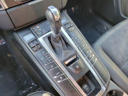 Used 2017 Porsche Macan image 37