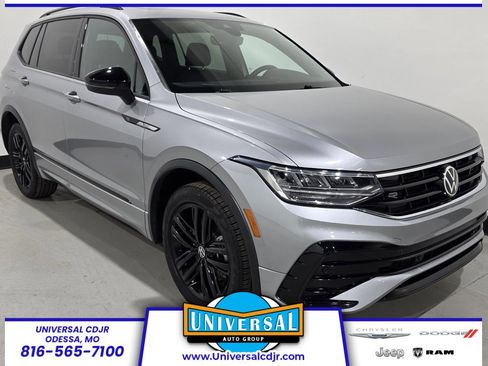Used 2022 Volkswagen Tiguan SE R-Line image 1