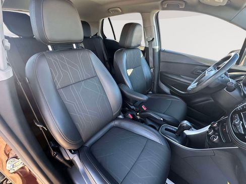 Certified 2022 Chevrolet Trax LT w/ LT Convenience Package image 28