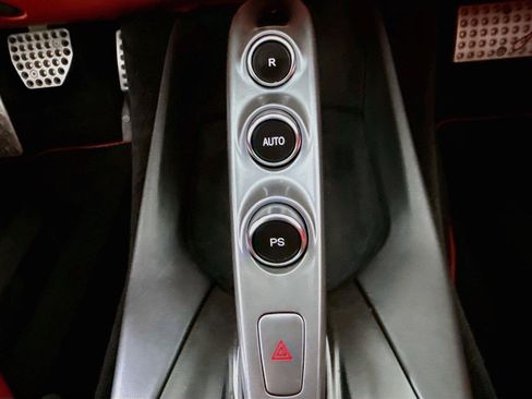 Used 2020 Ferrari 812 Superfast RWD image 19