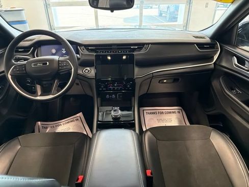 Used 2023 Jeep Grand Cherokee Altitude AWD/4WD image 18