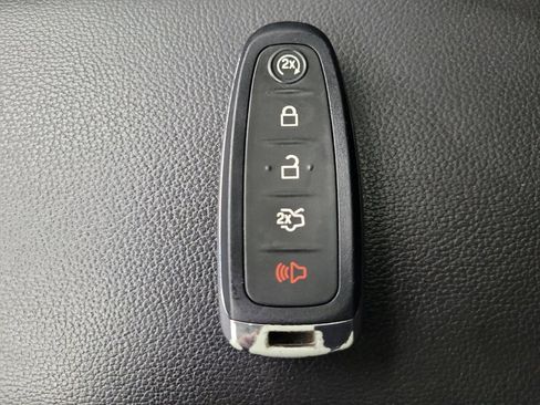 Used 2018 Ford Escape Titanium w/ Ford Safe & Smart Package image 32