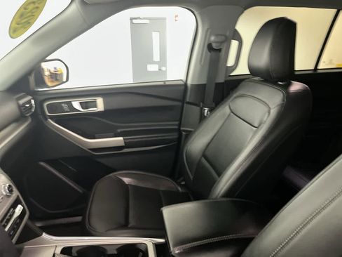 Used 2023 Ford Explorer XLT w/ Equipment Group 202A image 26