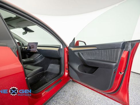 Used 2023 Tesla Model Y Long Range AWD/4WD image 36