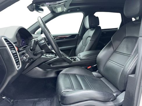 Used 2023 Porsche Cayenne AWD/4WD image 13