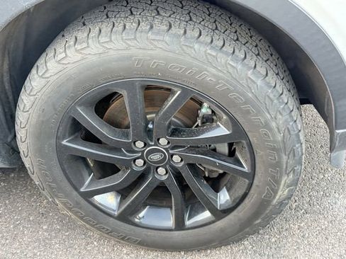 Used 2018 Land Rover Discovery Sport SE image 4