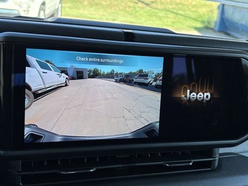 New 2025 Jeep Gladiator Sport image 28