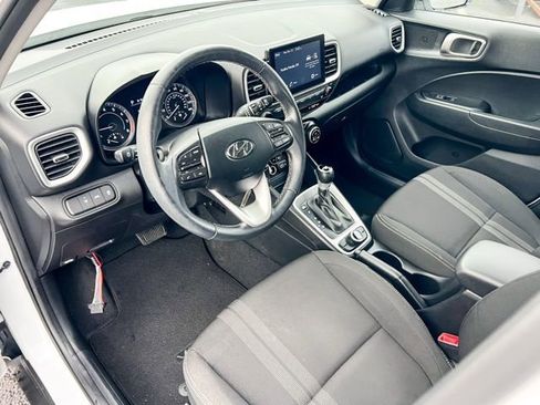 Certified 2022 Hyundai Venue SEL image 11
