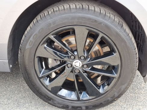 Certified 2025 Jaguar F-PACE R-Dynamic S image 12