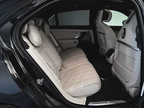 Used 2024 BMW i7 M70 w/ Executive Package image 34