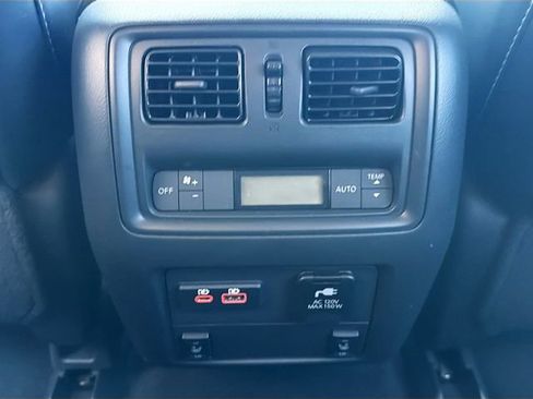 Used 2020 Nissan Pathfinder Platinum image 21