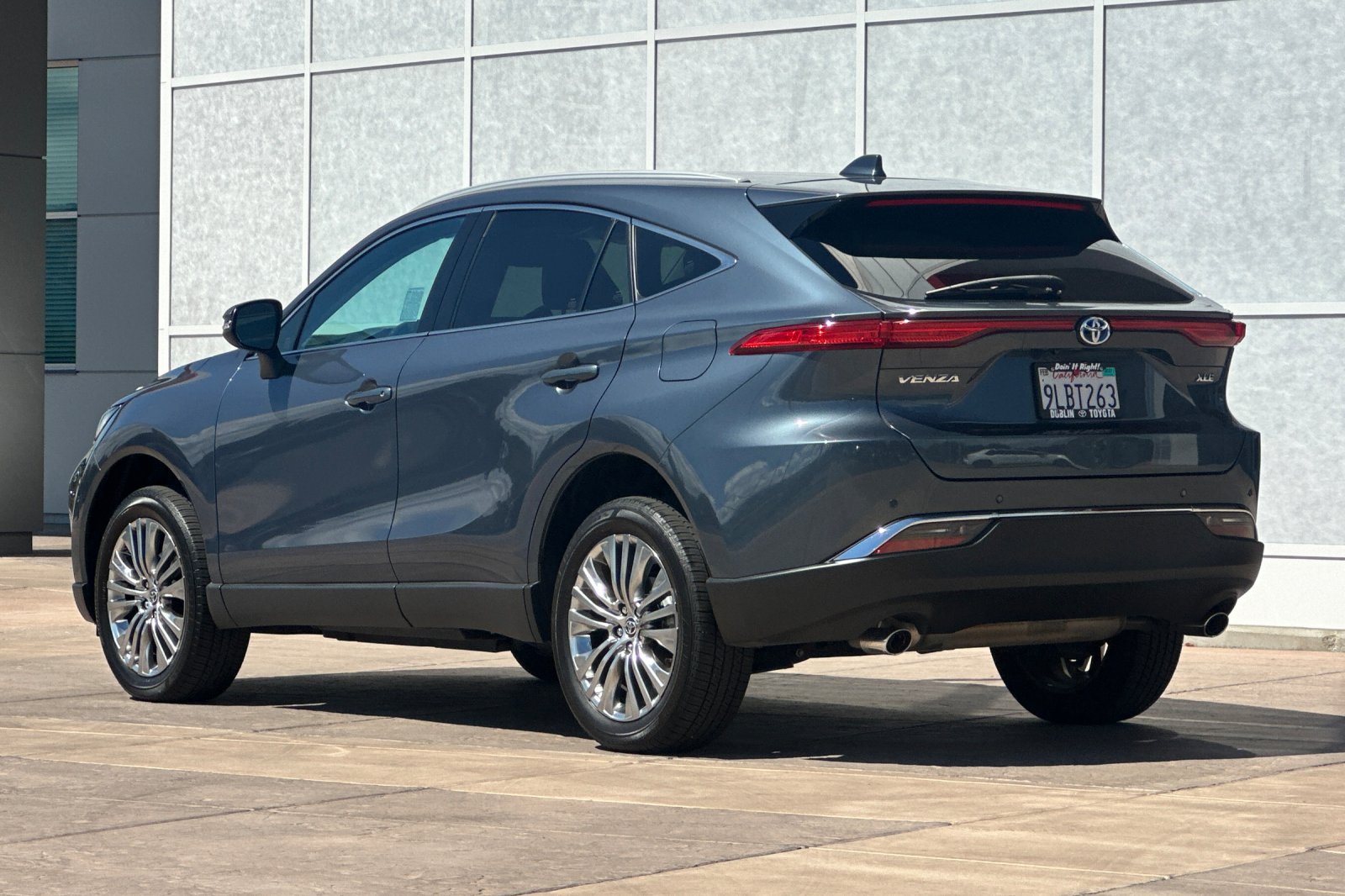 Certified 2024 Toyota Venza XLE AWD/4WD image 7