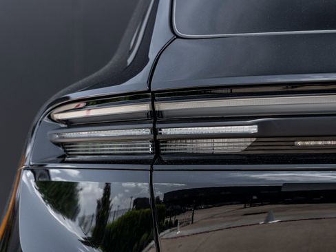 Certified 2025 Porsche Macan 4 Electric image 13