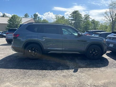 Used 2025 Volkswagen Atlas Peak Edition SE AWD/4WD image 4