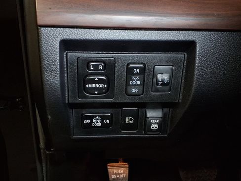 Used 2021 Toyota Tundra Limited w/ Limited Premium Package RWD image 14