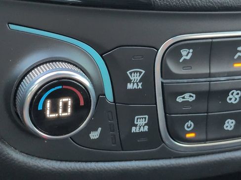 Used 2023 Chevrolet Equinox RS w/ RS Leather Package FWD image 20