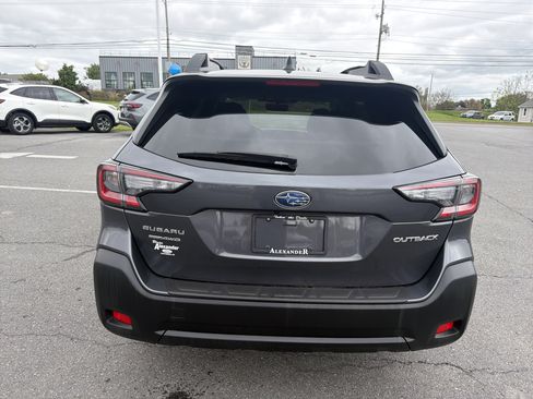 Used 2025 Subaru Outback Premium AWD/4WD image 4