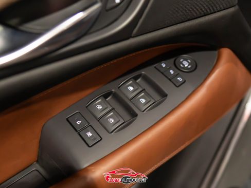 Used 2018 Cadillac Escalade ESV Premium Luxury image 40