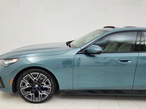 Used 2024 BMW 530i image 4