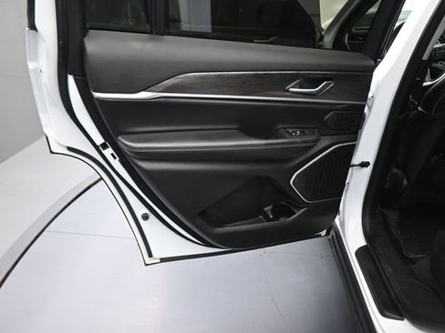 Used 2021 Jeep Grand Cherokee L Limited image 32