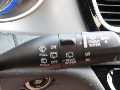 Used 2021 Chrysler Pacifica Touring AWD/4WD image 15