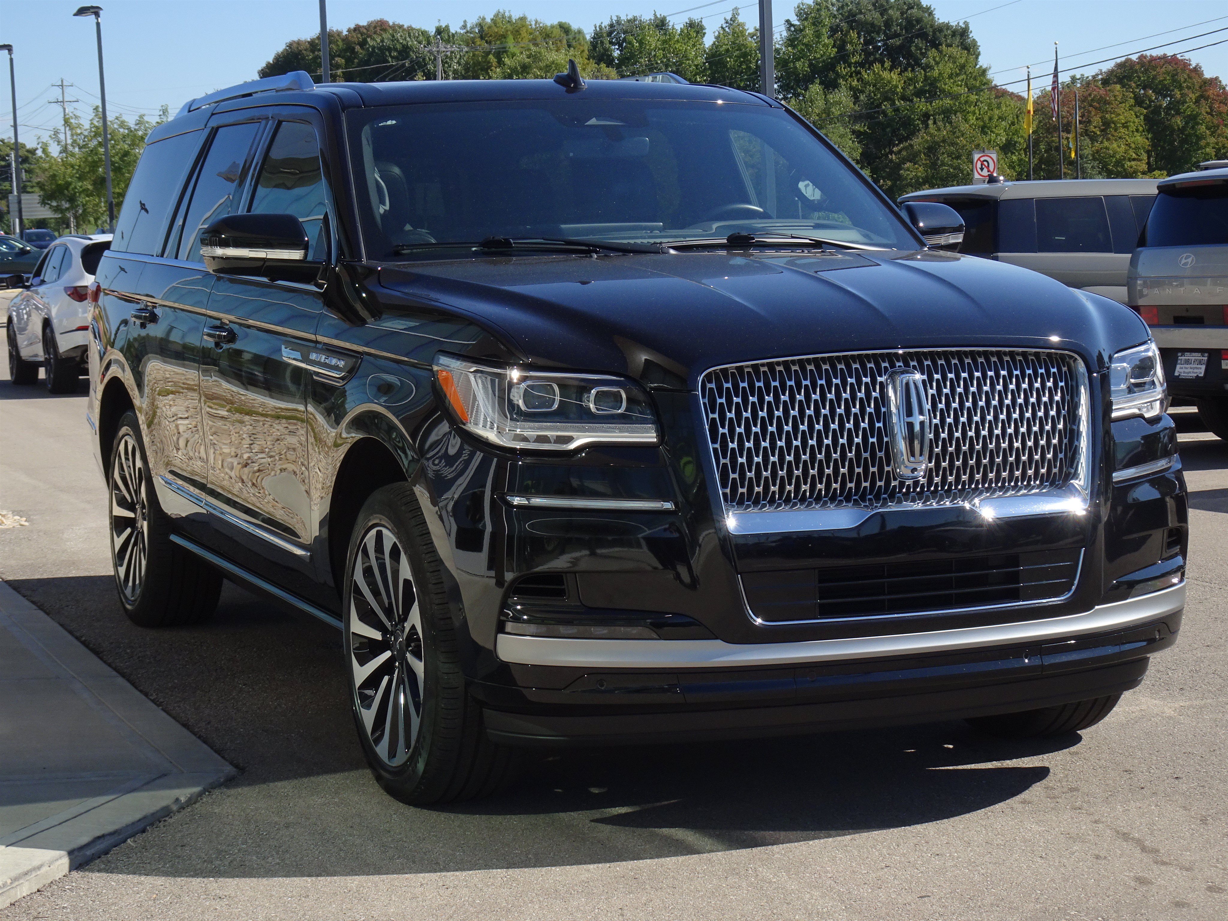 Used 2024 Lincoln Navigator Reserve AWD/4WD image 6
