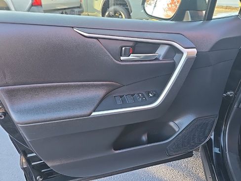 Used 2022 Toyota RAV4 XLE image 16