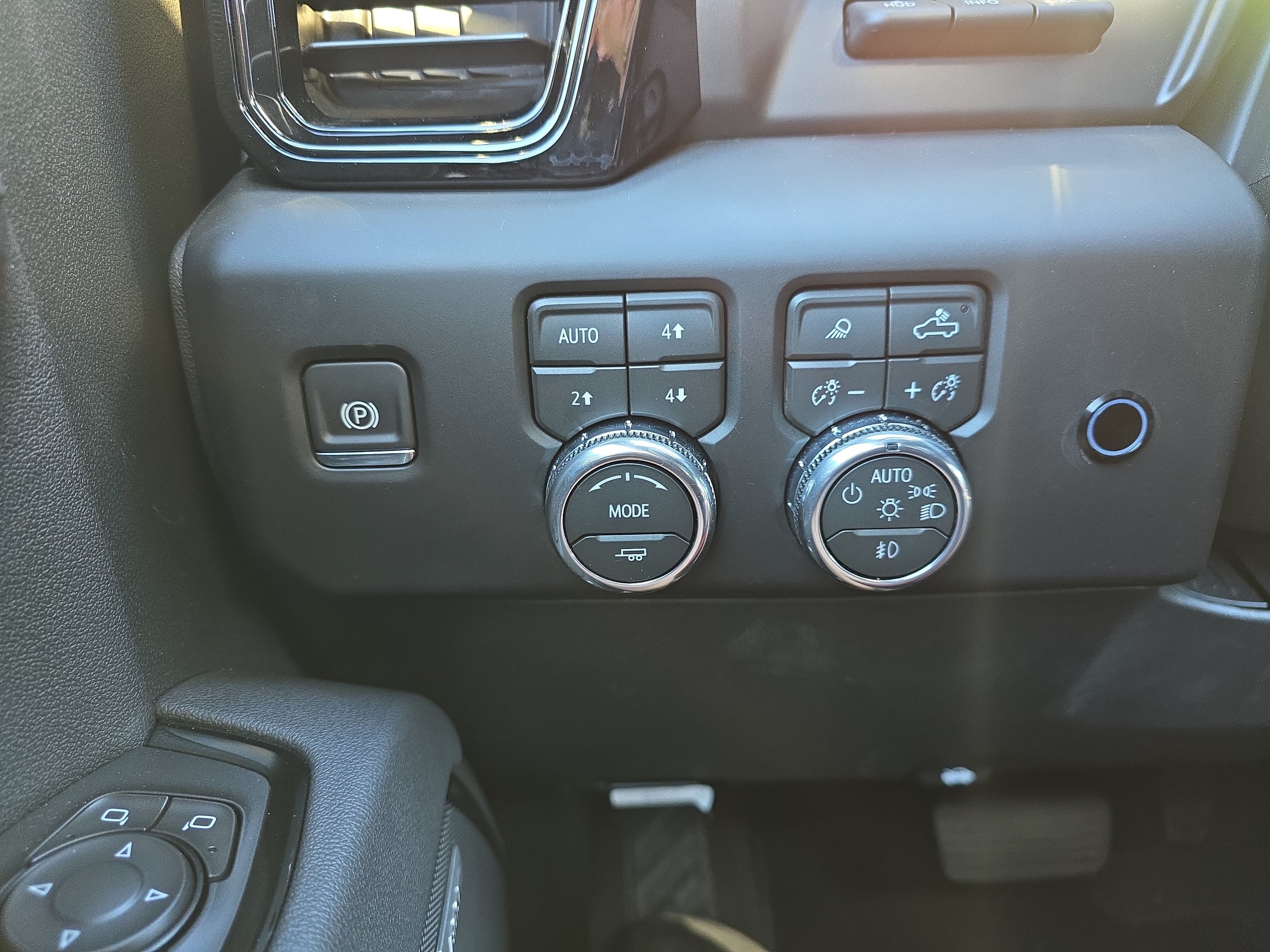 New 2026 GMC Sierra 1500 AT4 w/ AT4 Premium Package AWD/4WD image 33