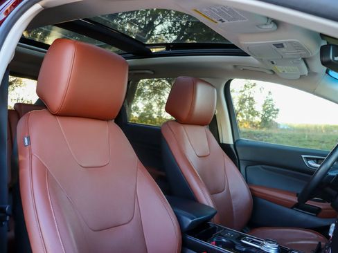 Used 2019 Ford Edge Titanium w/ Equipment Group 301A image 21