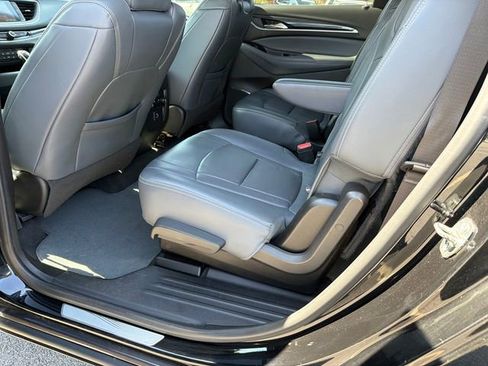 Used 2020 Buick Enclave Essence image 21